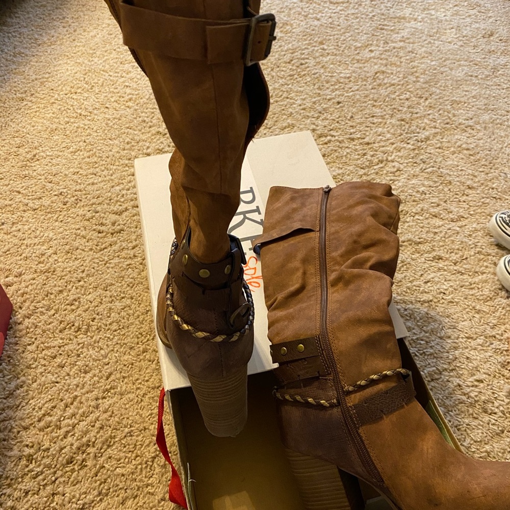 Buckel boots